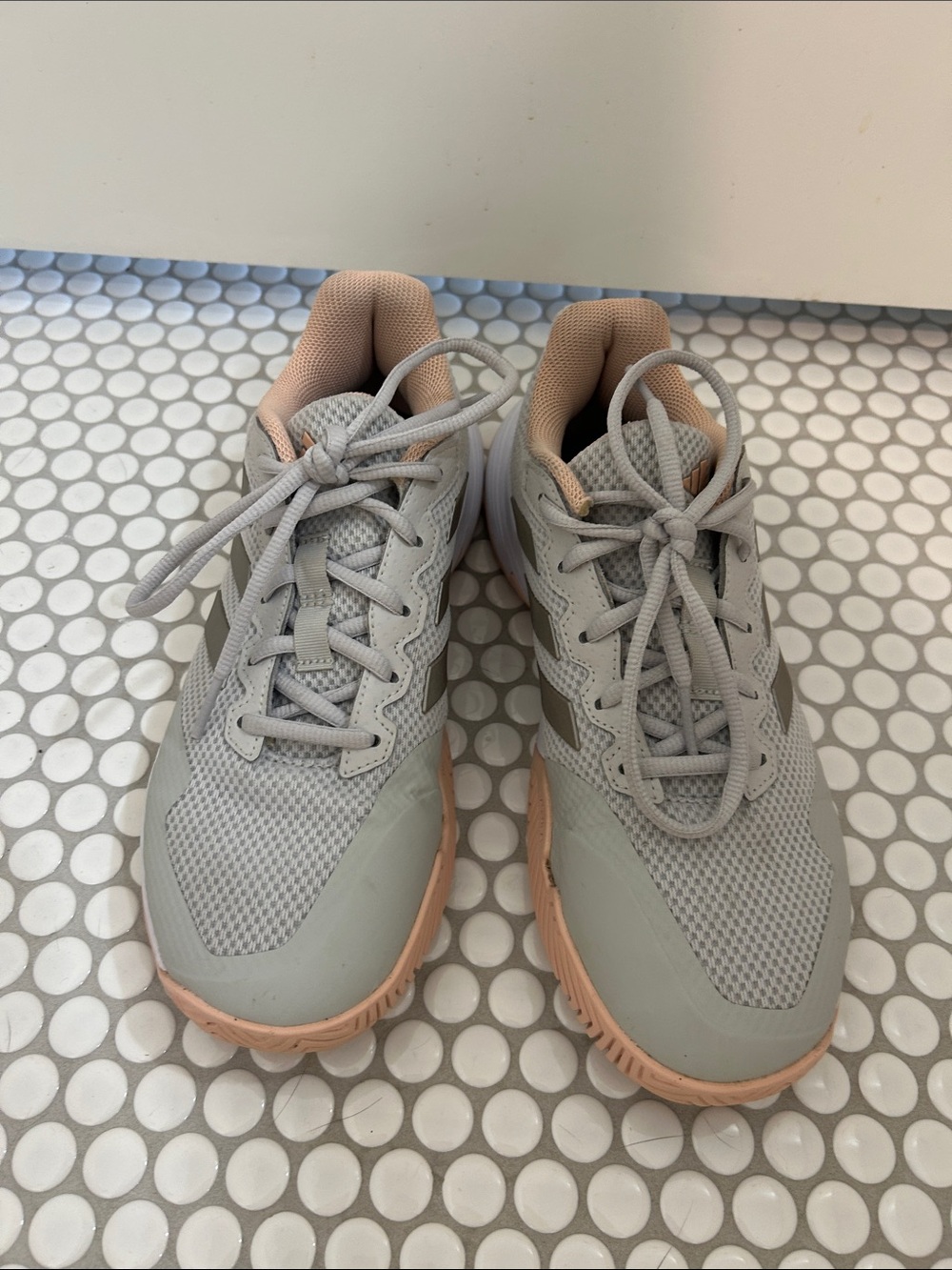 adidas Women's Game Court 2 Tennis Shoes 🎾 in Light Gray and Peach